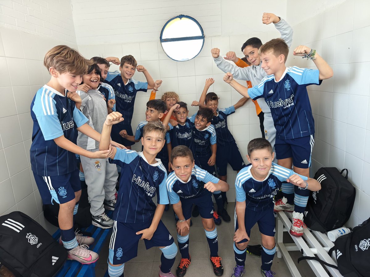futbolbaserecre's tweet photo. Nueva victoria del Benjamín A que lo mantiene en el liderato ✅ 

⚽Iván 
⚽️⚽️⚽ Alejandro
⚽️⚽ Francis
⚽️⚽️⚽ Noel
⚽️⚽️⚽ Aarón
⚽ Juanjo
⚽️⚽ Carrasco

#BenjaminA #DecanoDelFutbolEspañol https://t.co/e8APngP8HI