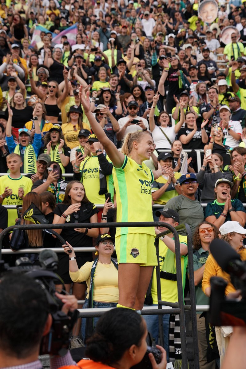 Esme Morgan, the people's princess 👑

#NWSLPlayoffs