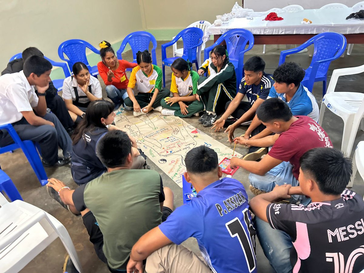 ➡️ La actividad contó con una amplia participación y aporte de adolescentes y jóvenes de Condorcanqui, quienes compartieron sus experiencias locales y permitieron construir conocimiento en conjunto. Además, se fortaleció el espacio mediante la interacción con voluntarios.