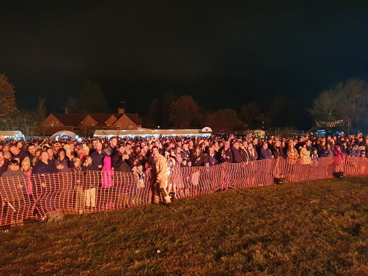 GreatStrides65's tweet image. #Wicked #fireworks and #bonfire tonight in the bext door village