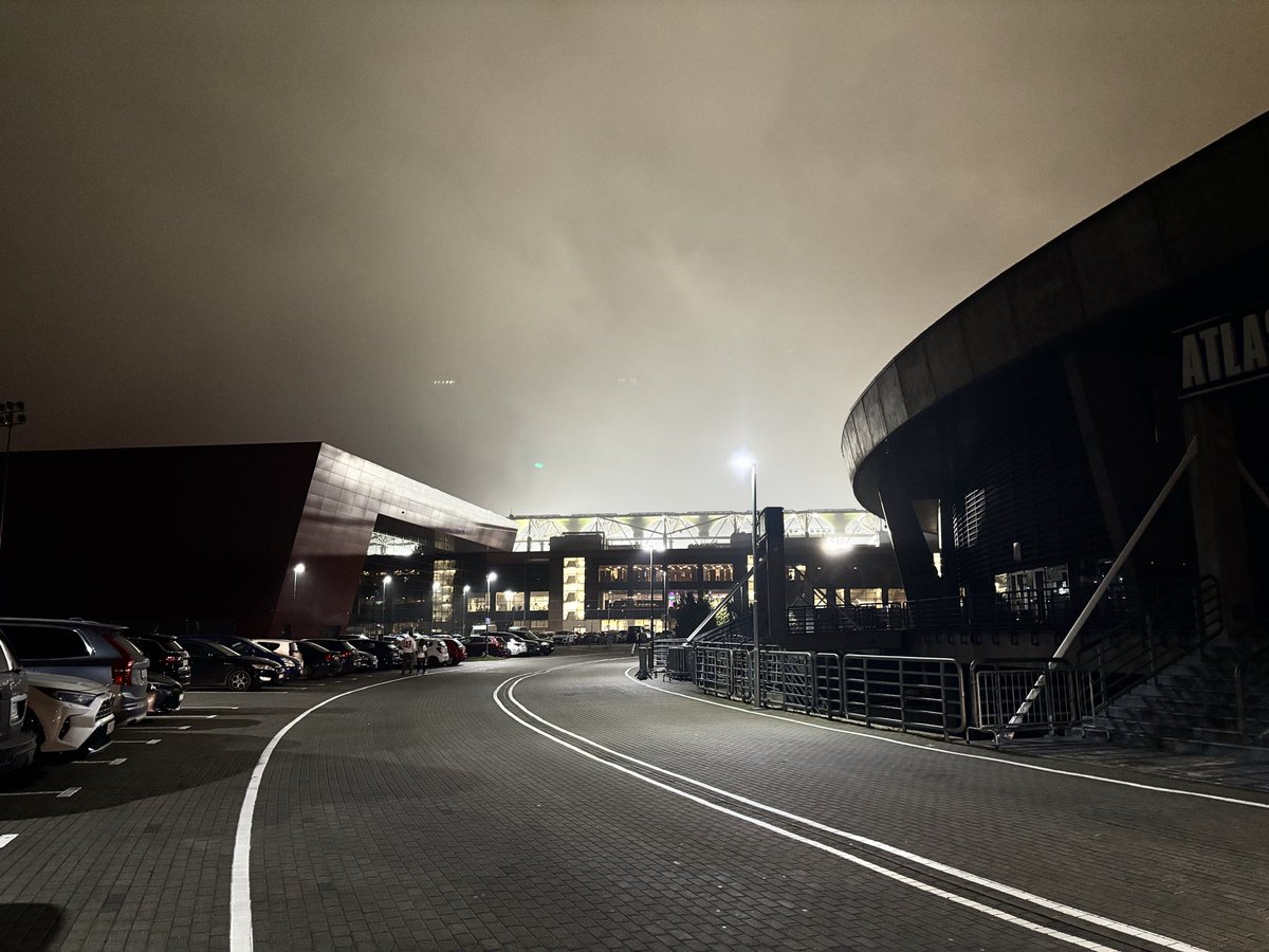 OGstankol's tweet image. Miałem pisać o twierdzy 🏰 i pięknej wygranej na fali zwycięstwa ze Śląskiem, ale pojawiła się nasza ulubiona mokra szmata. No nic, następnym razem będzie lepiej.

#ŁKSPUN #łodzianie