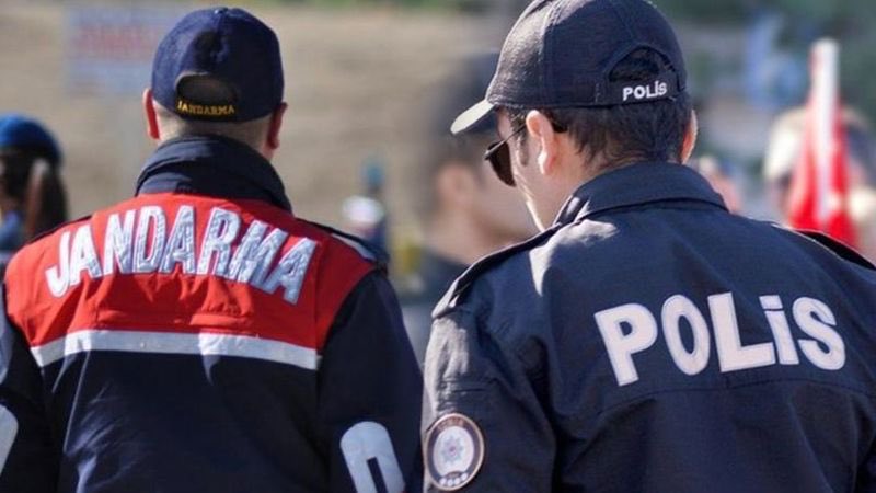 Polis maaşında bir iyileştirme yapılacaksa ölçümüz <a href="/jandarma/">T.C. Jandarma Gn. K</a> ve <a href="/sahilguvkom/">T.C. Sahil Güvenlik Komutanlığı</a> olmamalı

Bu ülkede haftada 5 gün 9-5 çalışan belediye zabıtası 100 bin TL maaş alıyor

Eğer polis maaşı için illa bir mukayese yapılacaksa;

Zabıtaya verilen para polise ve jandarmaya neden verilmiyor⁉️