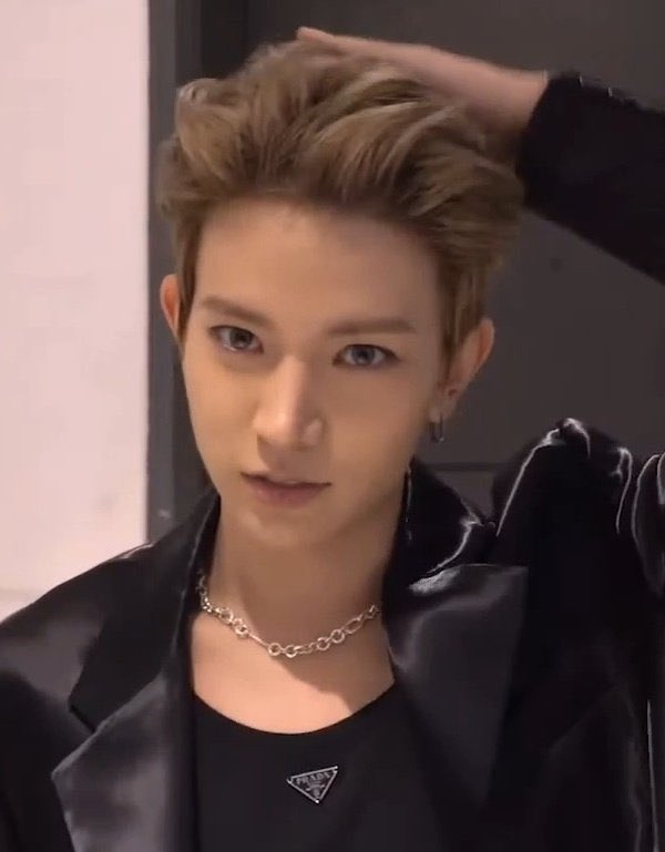 heesevns's tweet image. if i had eyes like his i would never blink