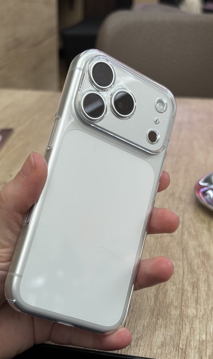 Just upgraded from an iPhone 15 to the 17 Pro.
What’s everyone setting their Action Button to these days?

Also, silver is 🔥🔥🔥