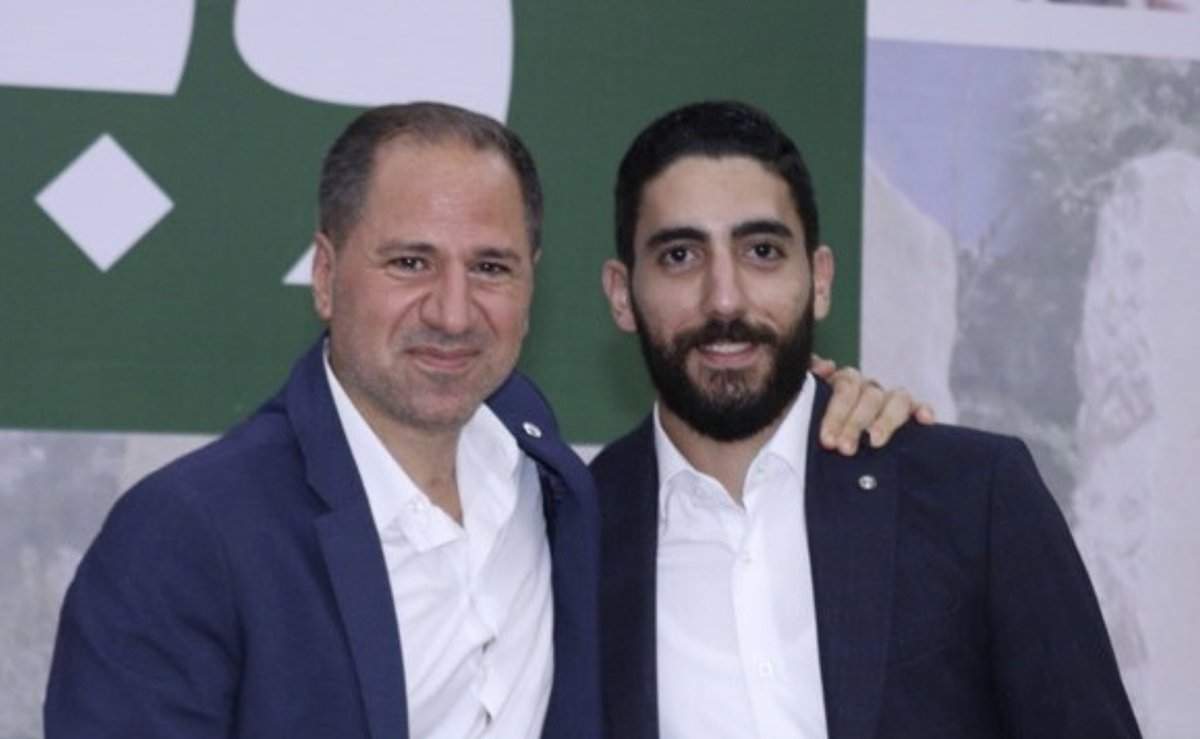 في لبنان، تتعدّد الشخصيات السياسية من رؤساء أحزاب ووزراء ونوّاب، لكن هناك رجل يتميّز بمواقفه وثباته، النائب سامي الجميّل.
فهو، نعمة للبنان واللبنانيّين، إذ أثبتت مواقفه الثابتة أنّه الوحيد الذي لا يسعى إلّا إلى مصلحة لبنان.
رمز الأمل والثبات في زمن الانهيار.
<a href="/samygemayel/">Samy Gemayel</a>