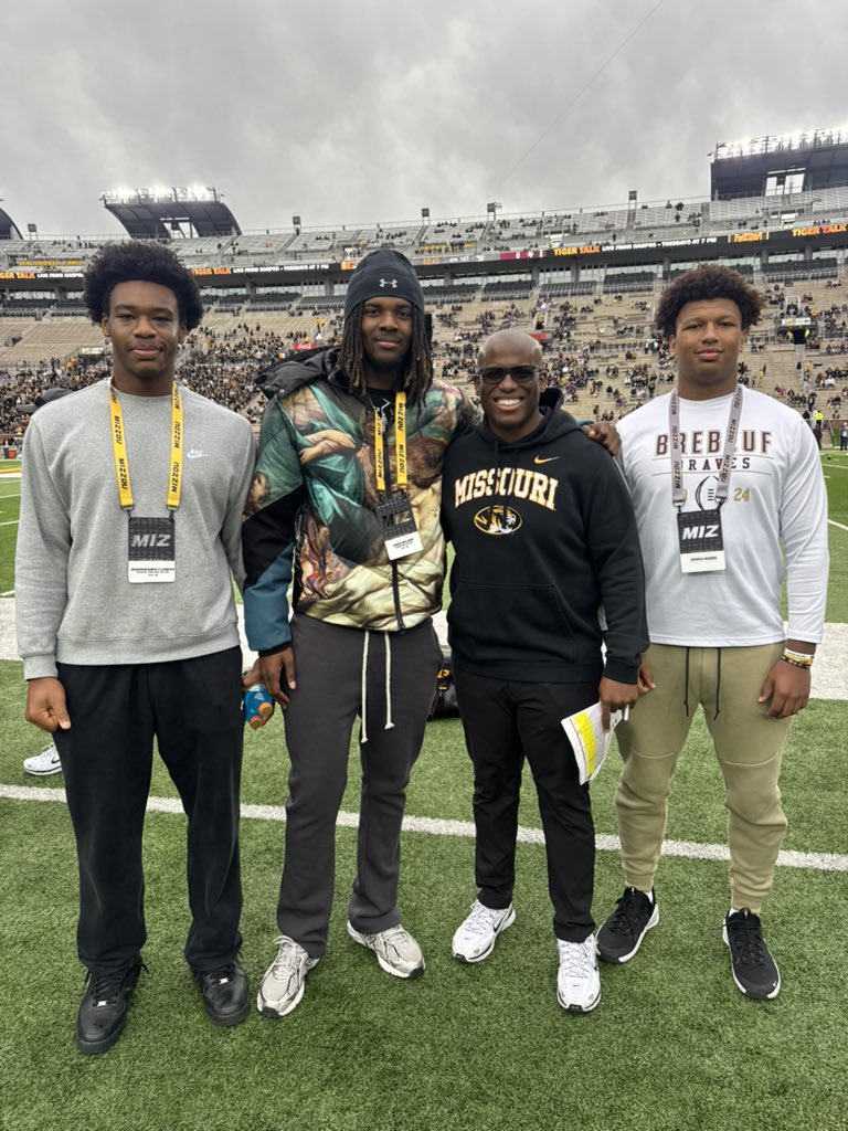 Having a great visit at <a href="/MizzouFootball/">Mizzou Football</a> ‼️ After a great conversation with <a href="/RyanTrichel/">Ryan Trichel</a> I’m thankful to receive my 1st SEC offer from Mizzou <a href="/CoachMillz_/">Millz2BeMade Training</a> <a href="/coach_craig21/">Jawon Craig</a> <a href="/MaureyBland6/">Maurey Bland Jr.</a> <a href="/coachbrianearly/">Brian Early</a> <a href="/MuncieCentralFB/">Muncie Central Football</a>