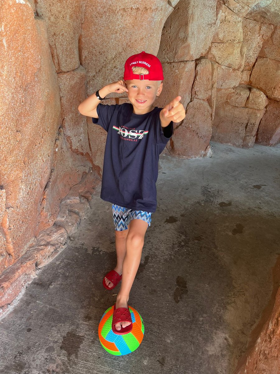 ScouseRepublic's tweet image. Mens, womens and kids sizes available in a variety of designs. T’shirts, hoodies, jumpers, jackets, caps &amp;amp; bobble hats, all available at ScouseRepublic.com