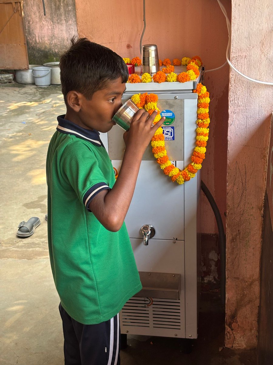 debashish_mla's tweet image. କଟକ ସିଡିଏ ସେକ୍ଟର ୭ ସ୍ଥିତ ସରକାରୀ ପ୍ରକଳ୍ପ ଉଚ୍ଚ ପ୍ରାଥମିକ ବିଦ୍ୟାଳୟ ରେ କର୍ପୋରେଟ ସ୍ବର୍ଗତଃ  ପ୍ରିୟମ୍ବଦା ସ୍ବାଇଁ ଙ୍କ ସ୍ମୃତି ରେ ଏହି ପାନୀୟ ଜଳର ଉଦଘାଟନ କରାଯାଇଛି।