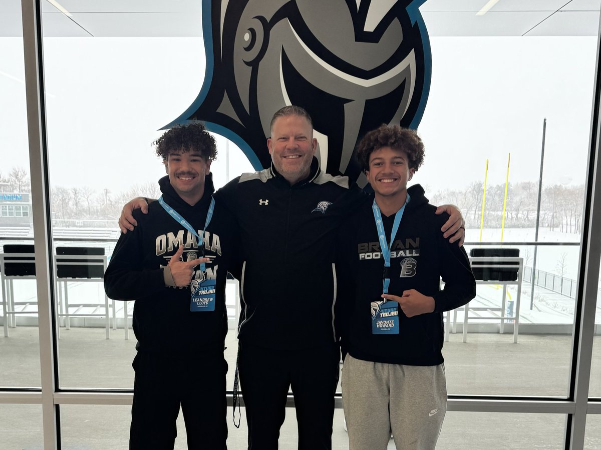 <a href="/javonte_howard/">Javonte Howard</a> and <a href="/King_G_Lloyd/">LeAndrew G. Lloyd 27’</a> were up north today on a Game-day Visit to <a href="/DSUFootball/">Dakota State University Football</a>

Thank you <a href="/DakSt8Football/">Josh Anderson 🇺🇸</a>  for taking the time to talk with our boys and for showing them a great time!
#TGOD
#BGOD