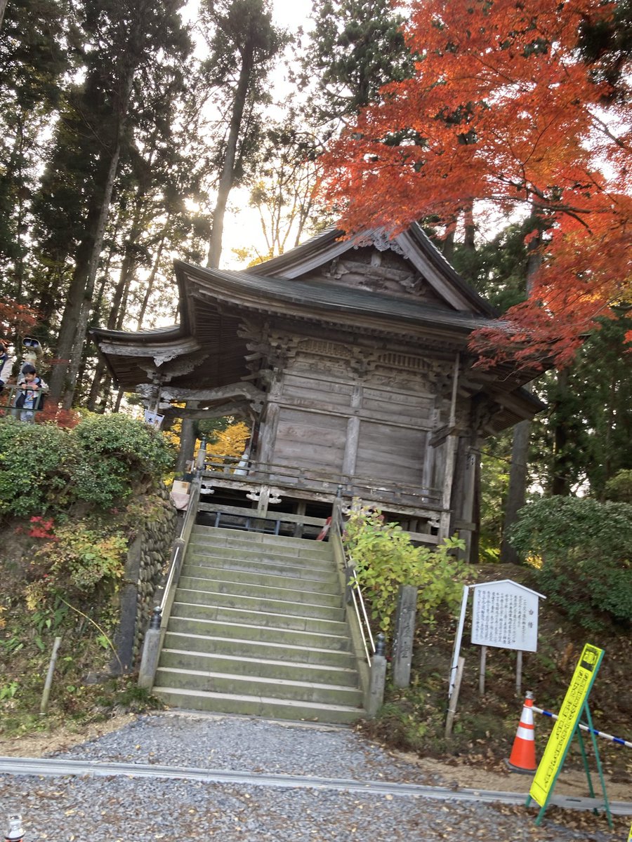 nnmlvmail's tweet image. バイク仲間と中尊寺と藤原の郷にプチ観光したよー😄
中尊寺は紅葉も見頃で色鮮やかで、
藤原の郷は2022年に刀剣乱舞の撮影で使われた場所らしい〜🤗