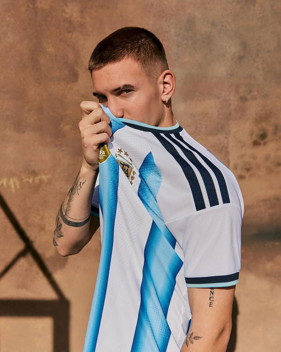 Luciendo la camiseta más linda del mundo 🇦🇷🤩
 
Conseguila ahora en adidas.com.ar 🌎
 
#adidasFootball