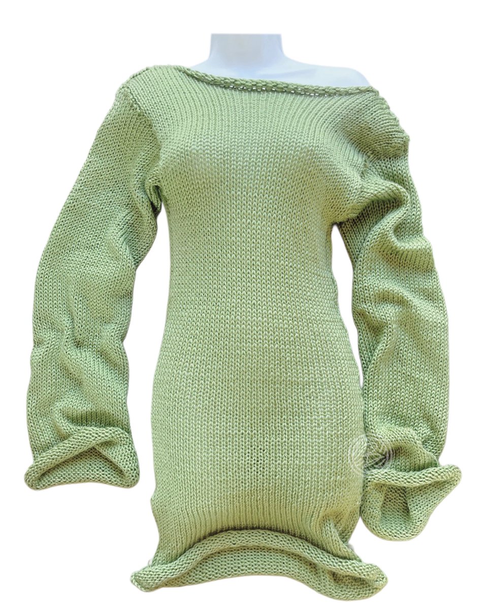 Skinnyy_B's tweet photo. A cozy body hugging dress with a sexy touch 🤝🏽🧶 https://t.co/gTvMyOJduC