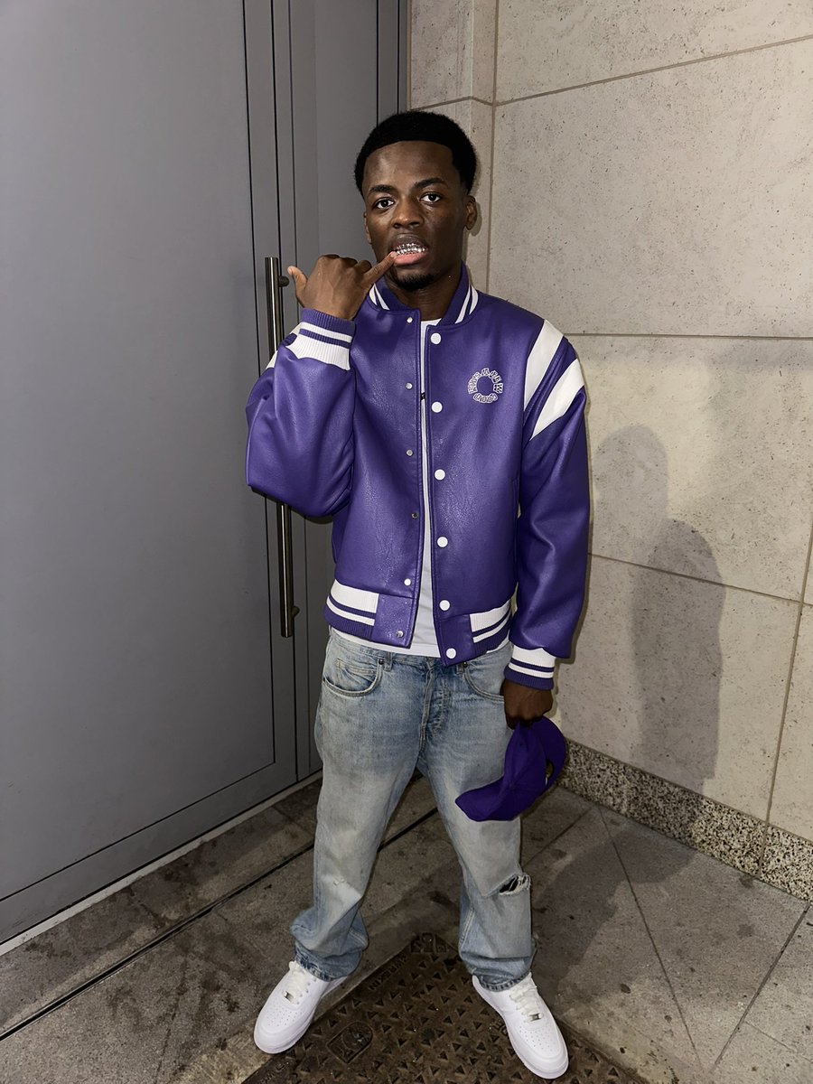 ayoxofficial's tweet photo. MY EP IS NUMBER IN IRELAND RN 🇮🇪‼️ https://t.co/3ijtxaYnyd