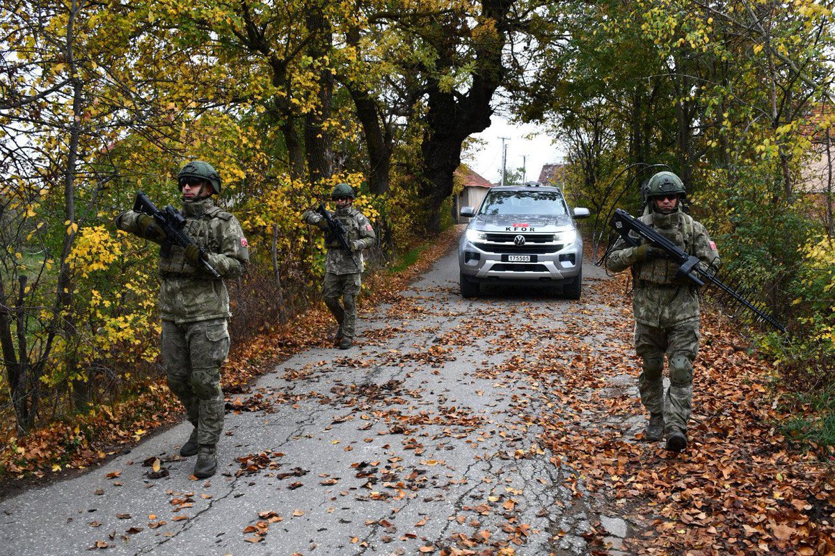 Dragon_Haber's tweet photo. 🔴 Türk askeri, Kosova'da devriye faaliyetlerine devam ediyor.
#DragonHaber #DHA #TürkAskeri #Kosova #Devriye https://t.co/wgcwwB7Nan