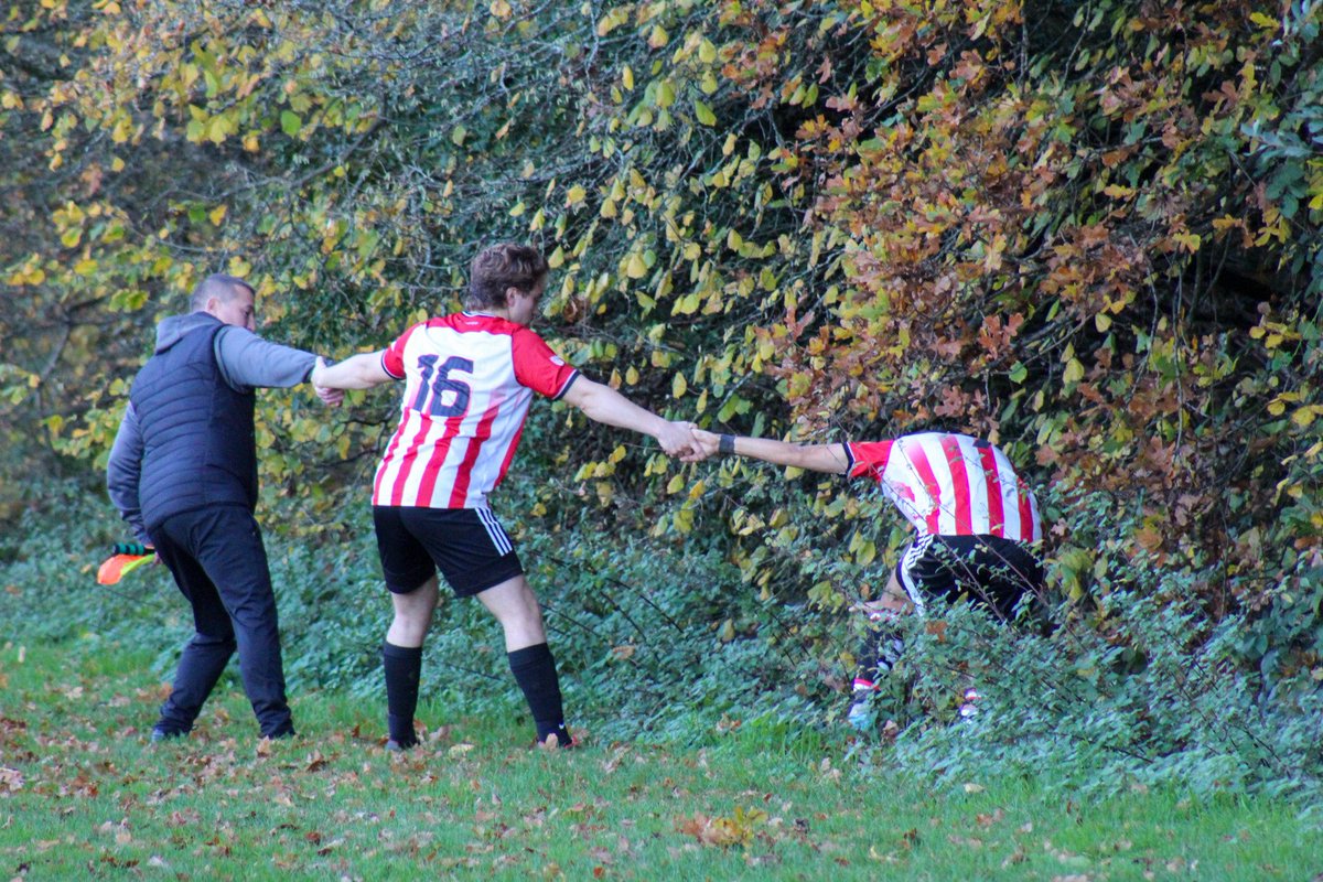 No VAR, no luxury pitches, no ball boys - just three grown men forming a human chain to fish the ball out of a stream. You can’t beat non-league football 😂 

#UpTheTown❤️🤍