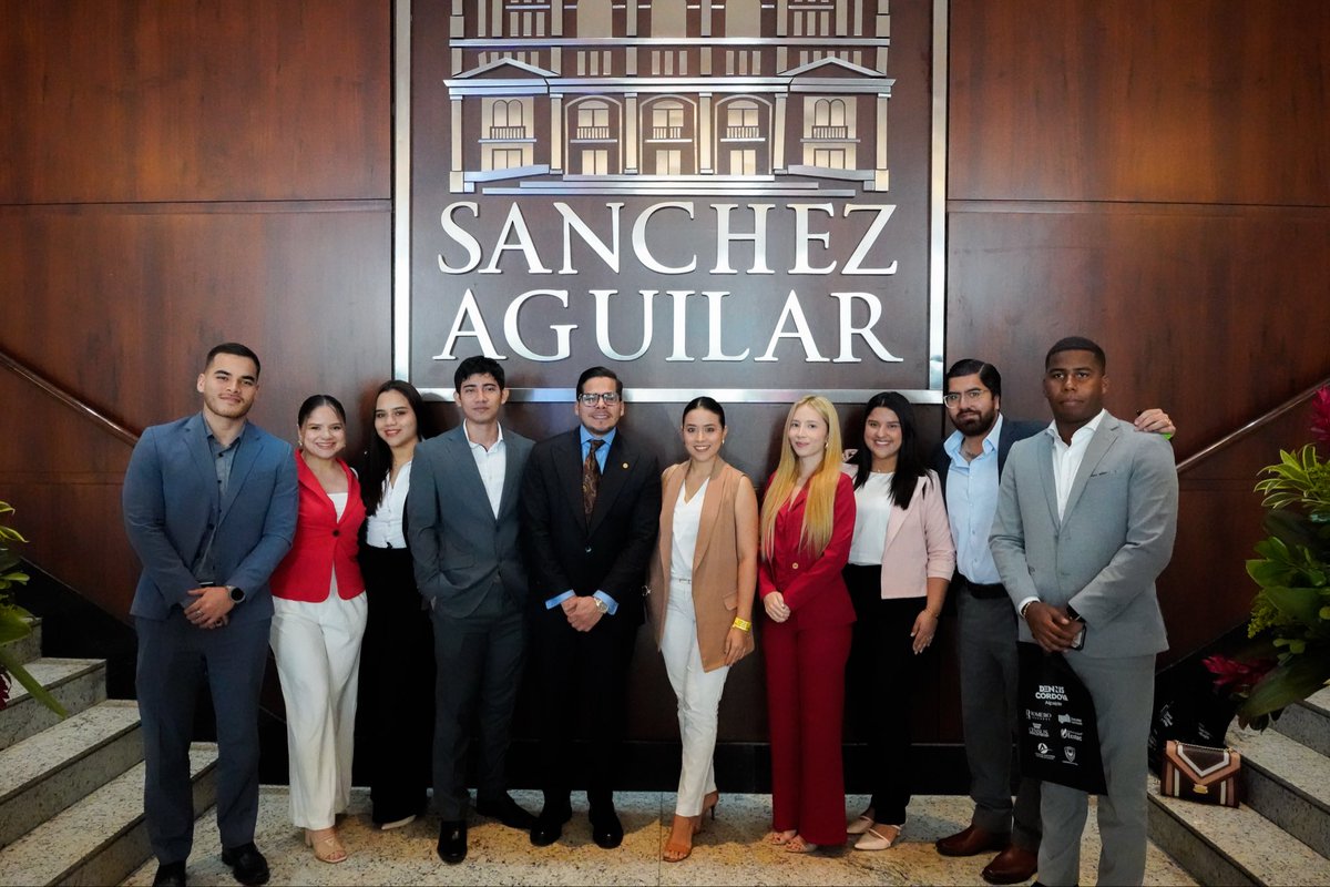 💫 Gracias por ser parte de este encuentro histórico.
Cada conversación, cada aplauso y cada reflexión hicieron posible este sueño. ⚖️
•
🎓 Gracias a los ponentes, asistentes, auspiciantes y aliados
por creer en el poder del conocimiento y la justicia social.
•
Porque juntos…