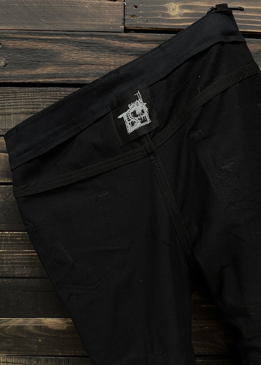 SCRAP JEANS
FLARED CNTPD CUT
12OZ. OVERDYED DENIM COVERED IN FAILED/SAMPLE STUDIO SHIRTS OVERPRINTED ON VNTG.
BINDED INTERIOR SEAMS
—-
CENTIPEDEGARDEN.COM