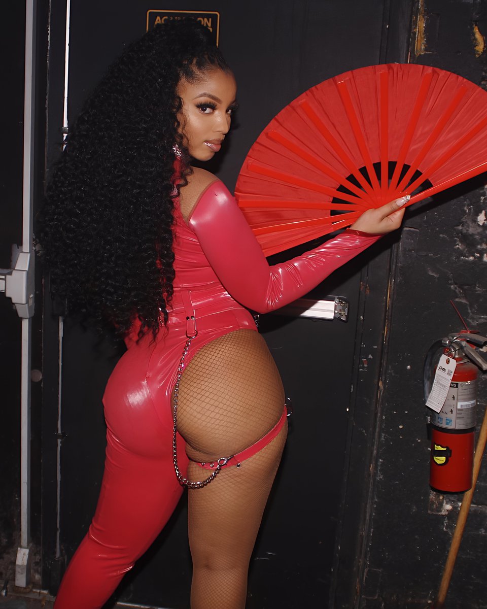 chloe bailey is DIVINE.