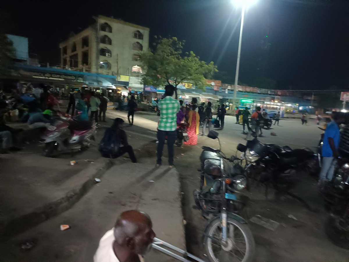 ஆத்தூரில் இருந்து இரவு நேரங்களில்  பெங்களூரு செல்ல கூட்டம் அதிகமாக உள்ளது.. ஆனால் போதிய பேருந்து வசதி இரவு நேரங்களில் இல்லை..  அதிகாரிகள் கவனத்தில் கொண்டு பெங்களூருக்கு பேருந்து சேவையை அதிகரிக்க வேண்டும் 🙏 பகல் நேரங்களில் ஆத்தூரில் இருந்து பெங்களூருக்கு பேருந்து சேவை வேண்டும் 🙏
