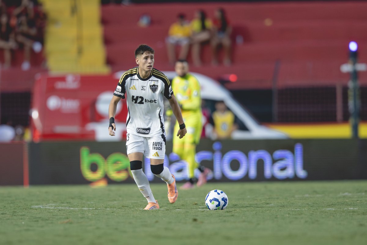 tapiafootball's tweet image. 🇧🇷 #Brasileirao2025 Iván Román arrancó como titular y fue sustituido en los 65&apos; en la victoria como visitante del Atlético Mineiro por 4-2 sobre Sport Recife, por la fecha 33 del Brasileirao. El Galo aparece en la 10ª posición con 43 puntos, en zona de Sudamericana.

#SPOxCAM