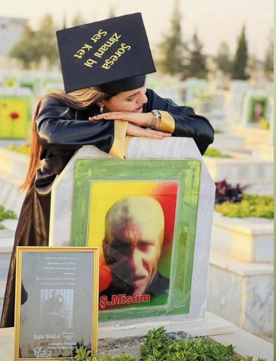 HoshangHesen's tweet photo. Her father’s grave, who was killed by ISIS, was her first destination after receiving her university degree.
#Kobani Today https://t.co/94IUWRTn1M