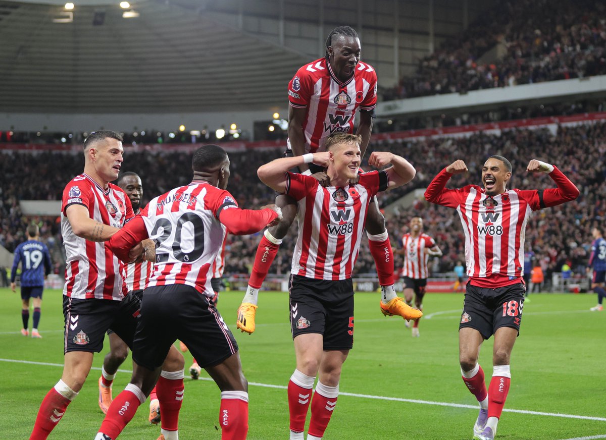 MartinSwinney73's tweet photo. @SunderlandAFC 3rd in the @premierleague https://t.co/VRwZePtdtB