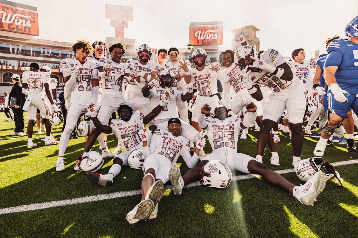 Hold up... pose 📸