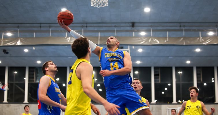 FBMadrid's tweet photo. Torrejón deja el grupo Impar sin invictos 
Con su victoria en el Paco Hernández, el Basket Torrejón cortó dos rachas, la positiva del Estudio (que encajó la primera derrota) y su propia racha negativa fuera de casa. A la tercera salida llegó la victoria.… https://t.co/JSTwezsjPh https://t.co/vLhQnKU2Do