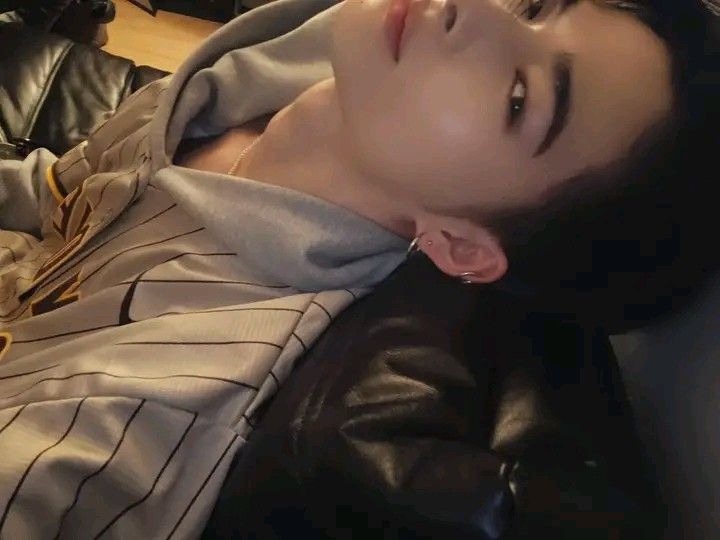 yufanzip's tweet image. Please take one more selfie like this Ni-ki