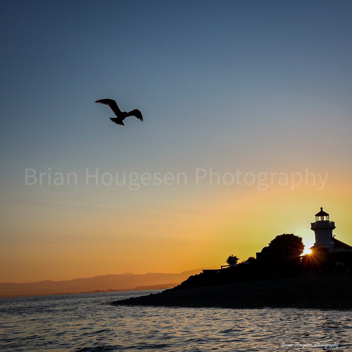 briHouges's tweet image. Summer sunrise in northern Washington. Ad the sun rises over  at the light house