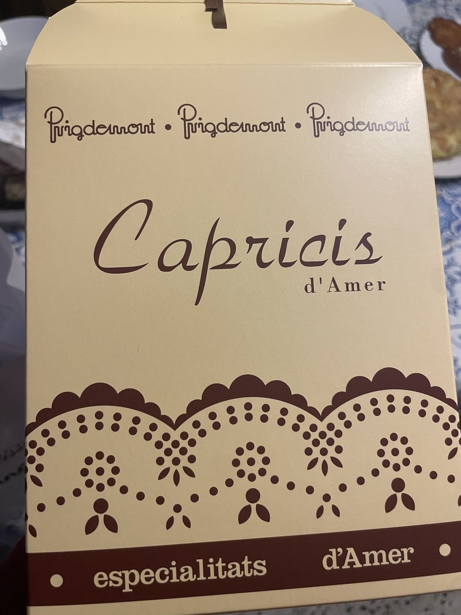 AMER, terra de presidents.

Al gener vam presentar #ParaulesDePresident i #NacióIEstat a Brussel·les amb el MHP <a href="/KRLS/">krls.eth / Carles Puigdemont</a>.
Avui ho hem fet al seu poble natal i de 4 presidents més.

Gràcies <a href="/AjuntamentAmer/">Ajuntament d'Amer</a> <a href="/mrosavila2015/">Maria Rosa Vila</a> i al company <a href="/NaJuCro/">Narcís Junquera Cros 🇵🇼</a>, gran coneixedor de Prat, Puig i Macià!