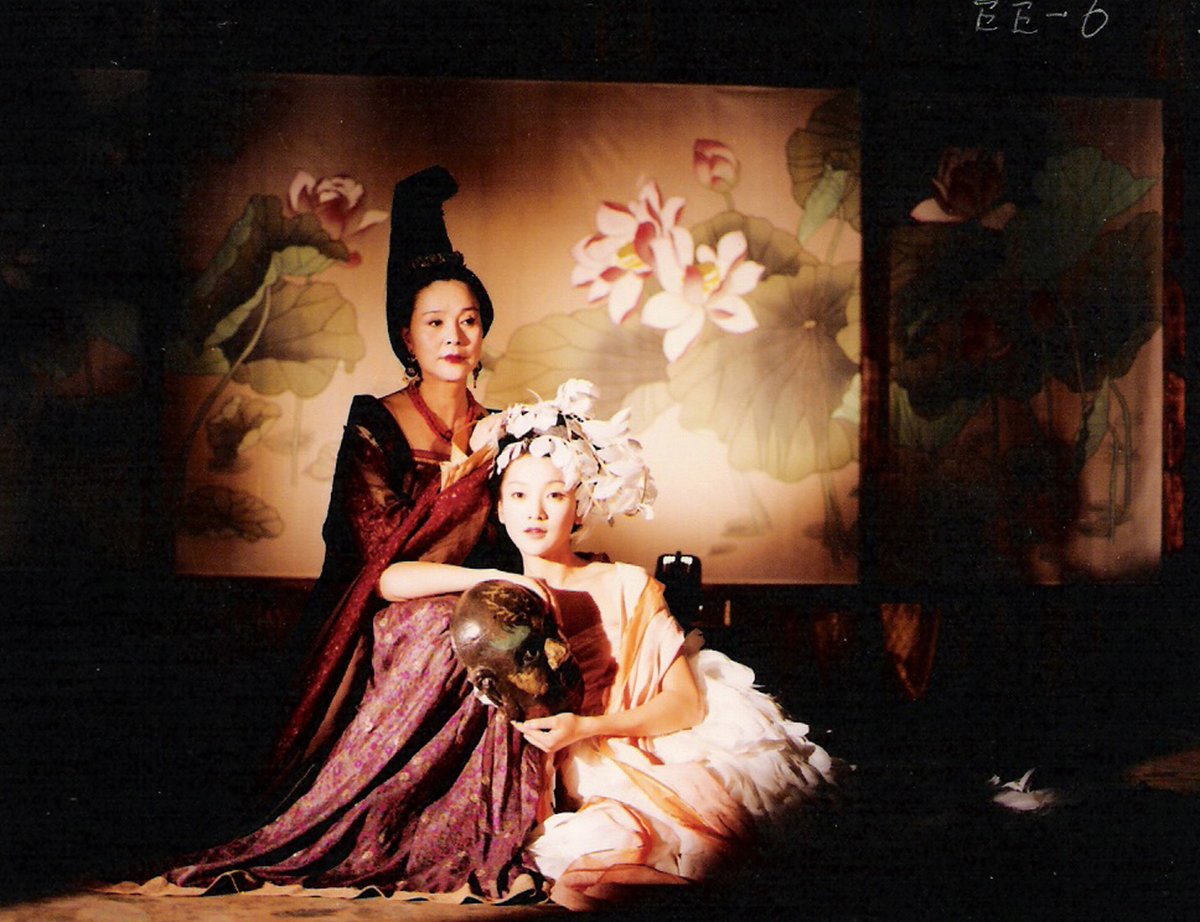 theairyclouds's tweet photo. Although int'l fans like today's style of C-dramas, the old-school ones are poetry in motion like Palace of Desire/大明宫词.
You had #ChenHong, #ZhouXun and #LiBingbing in beautiful guzhuang costumes.
Cr: Tim Yip Studio https://t.co/NNZJCuzy9b