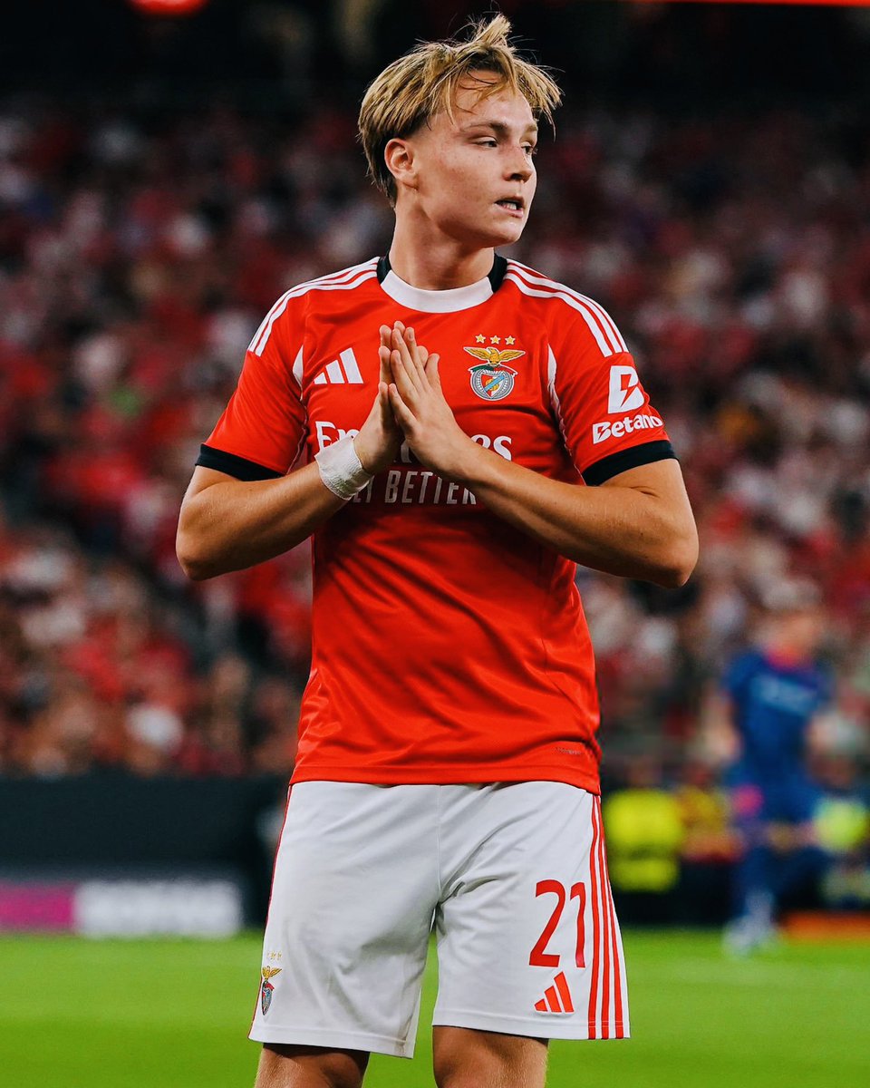 PLUS Benfica tweet media
