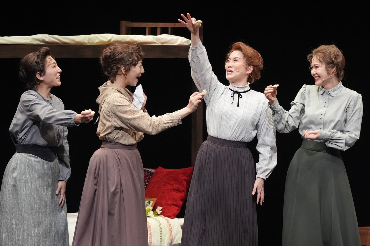 mariecurie_jp's tweet photo. ミュージカル #マリー・キュリー
東京千穐楽の本日は【13:00】公演🥼

開演1時間前より当日券を販売いたします🎟️
銀河劇場で、皆さまのご来場をお待ちしております🙌 https://t.co/tGIemZFw48