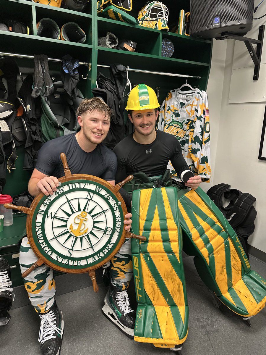 Oswego Lakers Men’s Hockey (@oswegomhockey) on Twitter photo 