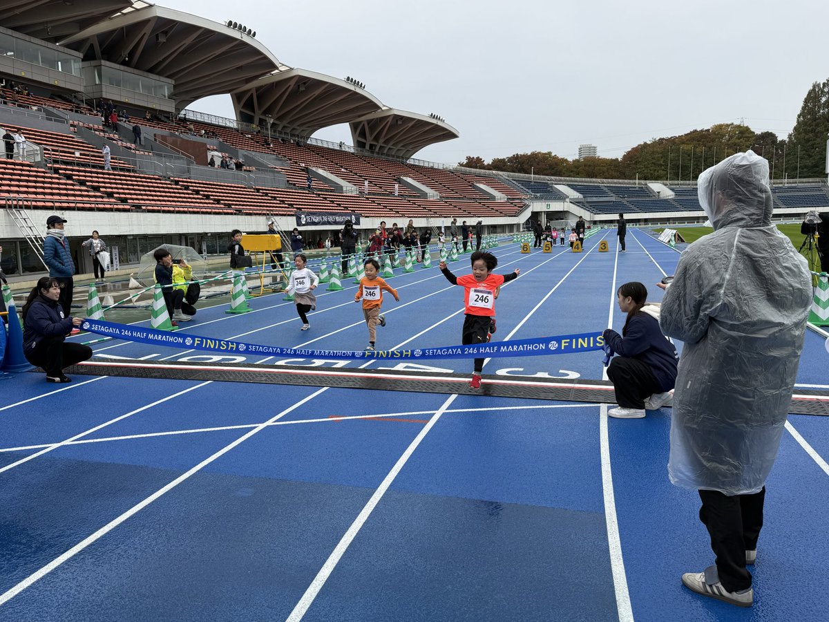 ＼ タイムトライアル（24.6ｍ）／
今年度新たに企画したタイムトライアル24.6ｍ（年中・年長）の様子です🏃!!
がんばって走っている姿が可愛すぎる💕
 
#setagaya246 #スポーツ #駒沢公園