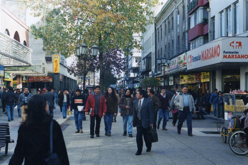FcoDarmendrail's tweet image. Paseo peatonal de Barros Arana  de #Concepción en 1998 #Chile