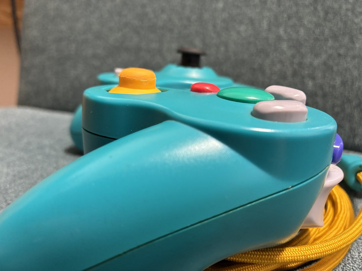 I had some Phob 2.0.2 boards still lying around. 

Decided to throw this together using a shell that has a couple small scratches. 
FOR A GIVEAWAY!!

Follow and retweet for entry. 
Winner announced on November 20th

And don’t forget to check out my other work!
(Commissions open)