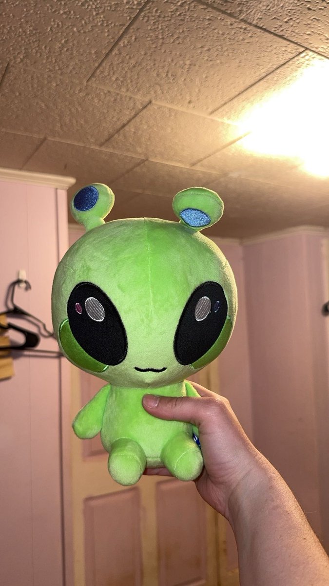 𝒟𝑒𝓈𝒾 tweet media