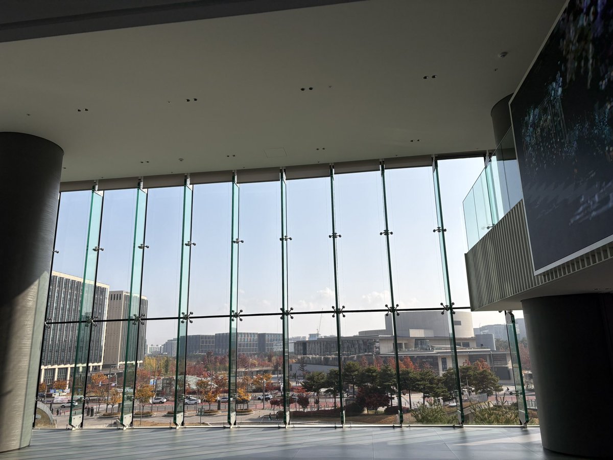 oleveloper's tweet image. 회사 근처에서 열려서 주말에도 회사 온 기분
#GopherConKR