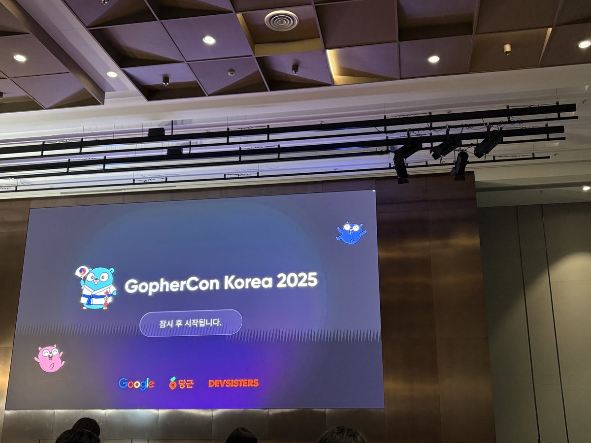 oleveloper's tweet image. 회사 근처에서 열려서 주말에도 회사 온 기분
#GopherConKR