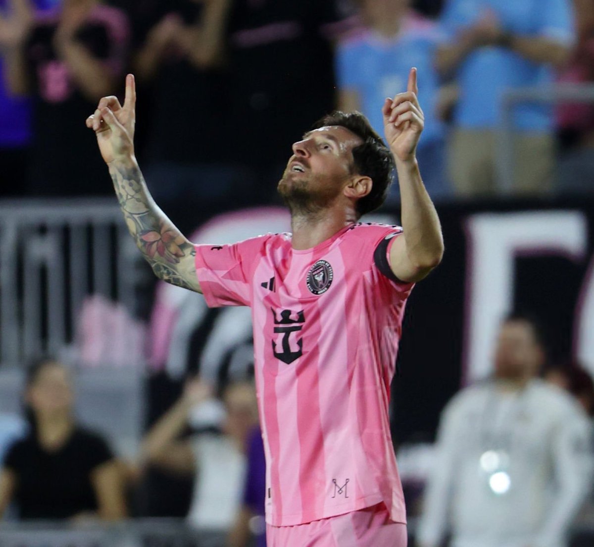 ثنائية العادة ..
بانتظار الهاتريك في الشوط الثاني من ملك اللعبة🐐

#ميسي