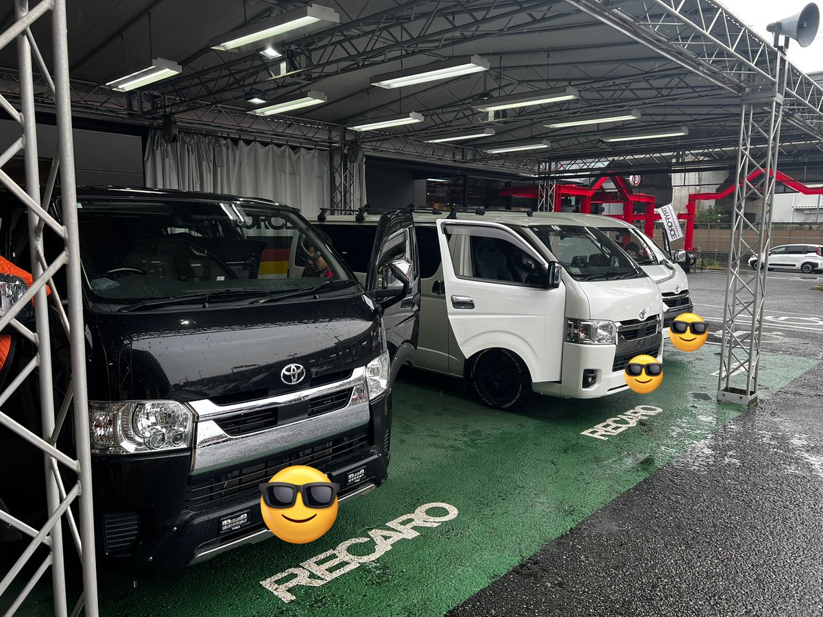 TRIALosaka's tweet photo. 今日は泉大津でもイベントやってますが、生憎の雨ですね🥲
トライアル大阪では朝からハイエース祭りです♪
あなさん、雨の中有難う御座います!
滋賀と泉大津も宜しくお願い致します😆
#cafe307 #泉大津フェニックス #トライアル大阪 #レカロ #TRYFORCE https://t.co/xdP2gsajdD