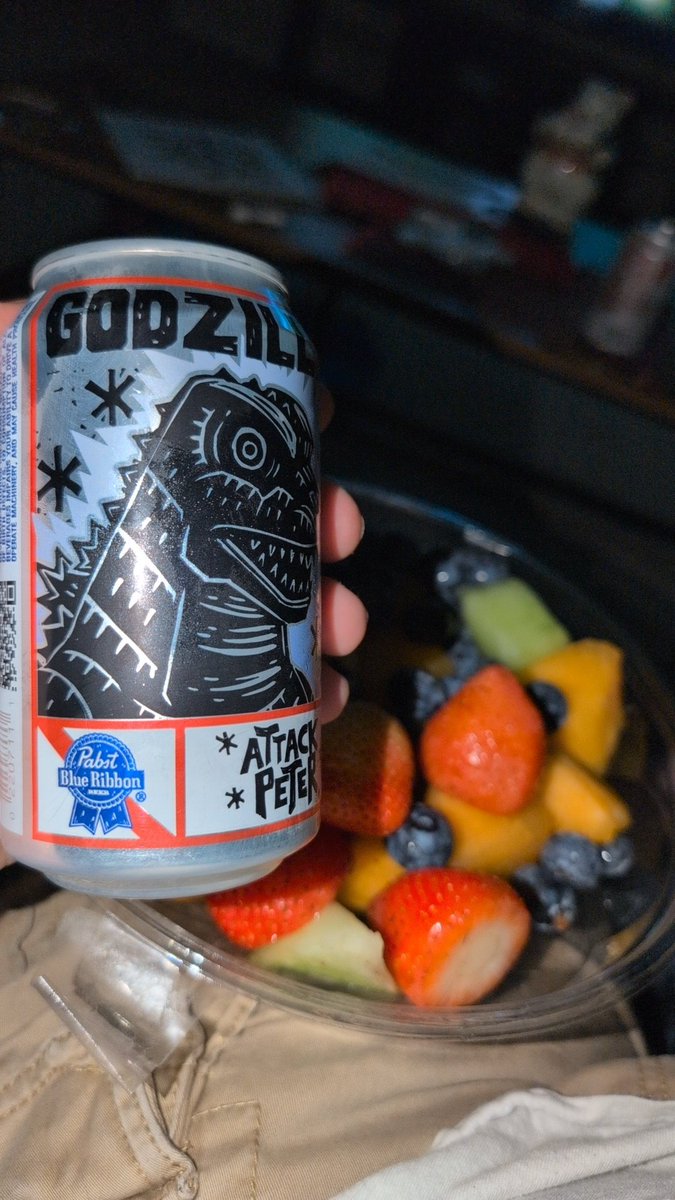 KatiePostsEvil's tweet photo. I'm on a molest beer diet; I see beer, I MOLEST IT!! https://t.co/5c8cXOxSia