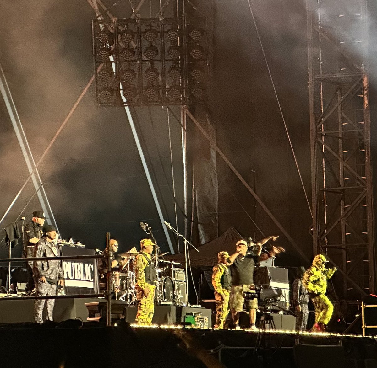 deljamesgang's tweet image. Great having Public Enemy opening for GN&apos;R in Mexico!!
@FlavorFlav @PublicEnemyFTP