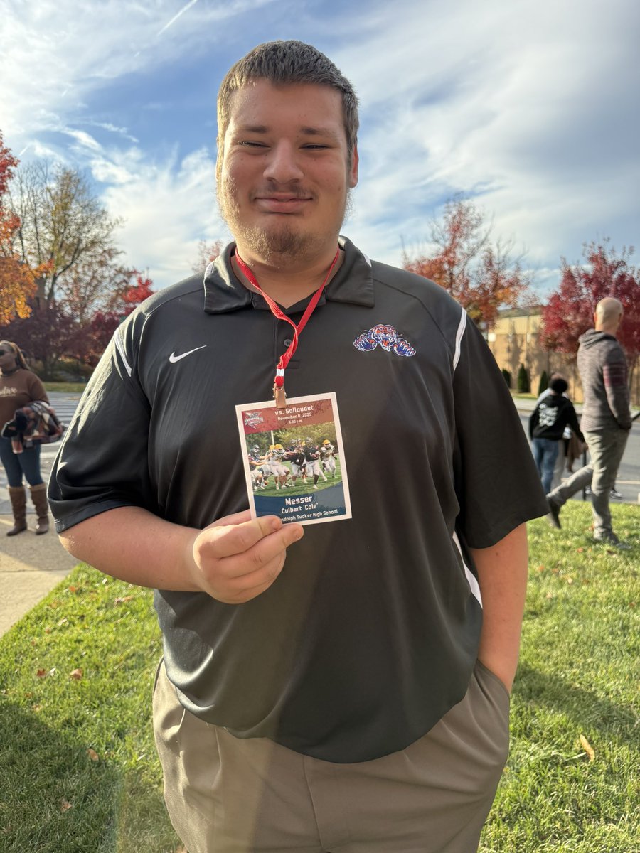 CoachMesser74's tweet image. Thank you to @SUhornetsFB for a wonderful game day visit. @olcjmesser, myself, and my wife appreciate the environment that Shenandoah has to offer. Great win today!!! Good luck the rest of the season!!!