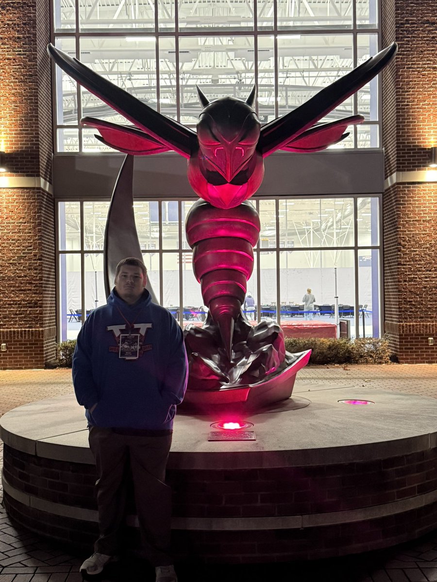 CoachMesser74's tweet image. Thank you to @SUhornetsFB for a wonderful game day visit. @olcjmesser, myself, and my wife appreciate the environment that Shenandoah has to offer. Great win today!!! Good luck the rest of the season!!!