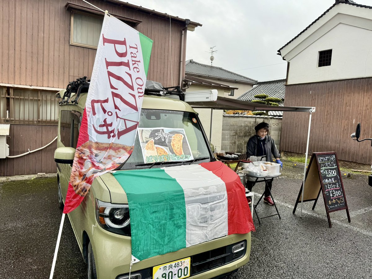 sougetsusai's tweet photo. 東御所大橋通り専用駐車場（葛城川の東側）でもいろんなお店が出店中！
ぜひ足を運んで見てください！ https://t.co/uEekpUDSpL
