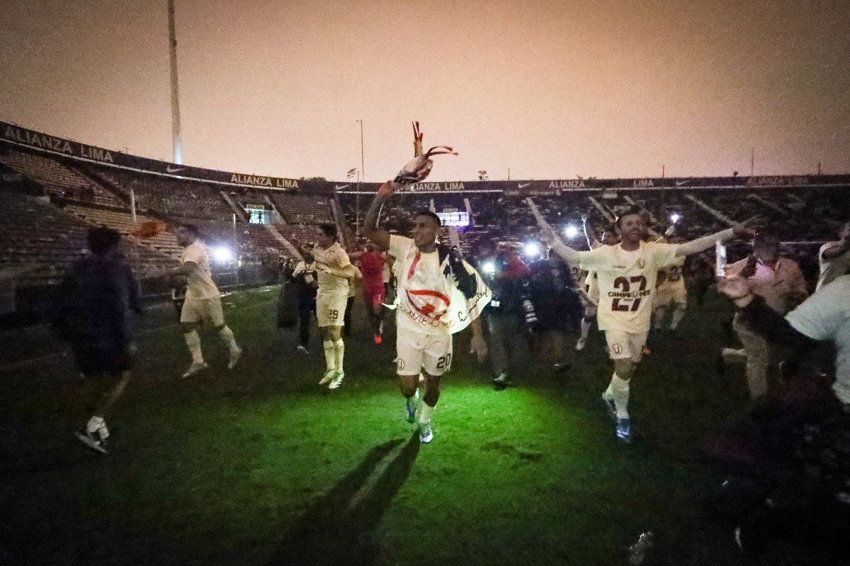 🔙 𝟮 𝗮𝗻̃𝗼𝘀, 𝟮𝟰 𝗺𝗲𝘀𝗲𝘀, 𝟭𝟬𝟰 𝘀𝗲𝗺𝗮𝗻𝗮𝘀 𝗼 𝟳𝟯𝟭 𝗱𝗶́𝗮𝘀...

𝗬 𝗦𝗘𝗚Ⓤ𝗜𝗠𝗢𝗦 𝗦𝗜𝗘𝗡𝗗𝗢 𝗟𝗢𝗦 𝗖𝗔𝗠𝗣𝗘𝗢𝗡𝗘𝗦 🏆🏆🏆

#TricampeUnes
#UnTriConGarra