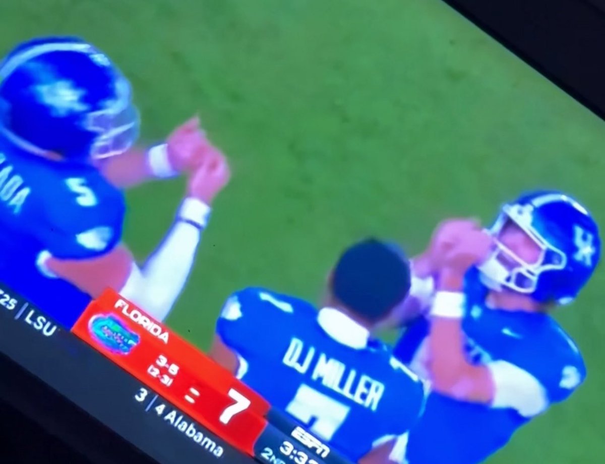 kentuckycatz's tweet image. God forbid a couple white boys get a lil motion 💸